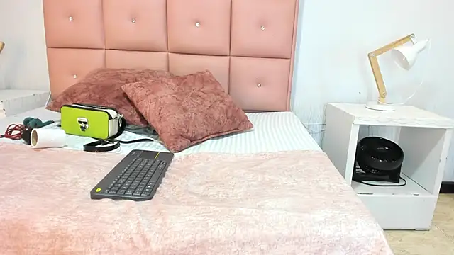 lhiamfit online show from November 2025 05:06:01 AM