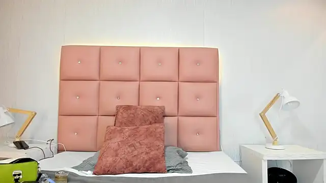 lhiamfit online show from December 2025 03:54:02 PM