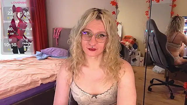 Snapshot of Lori_Myaf chatting on October 2025 02:14:01 PM Lori Myaf online show from October 2025 02:14:01 PM
