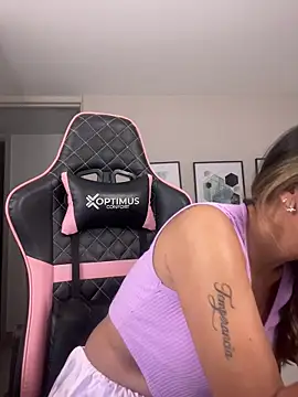 DianaHopson online show from November 2025 11:34:02 AM