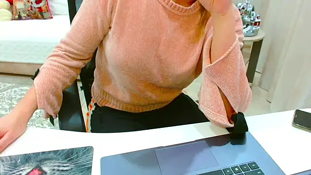 Snapshot of EveLove33 chatting on February 2026 06:00:02 PM EveLove33 online show from February 2026 06:00:02 PM