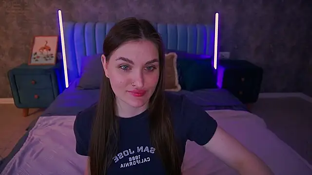 EmmyCharmm online show from April 2026 05:37:02 AM