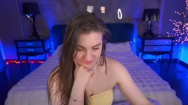 Snapshot of EmmyCharmm chatting on June 2026 05:54:02 AM EmmyCharmm online show from June 2026 05:54:02 AM