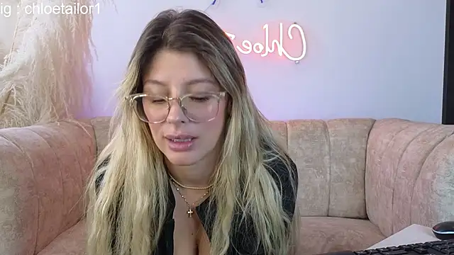 ChloeTailor  online show from February 2025 07:24:02 PM