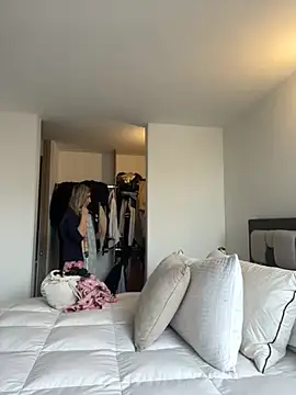 Ameellie online show from November 2025 03:58:01 PM