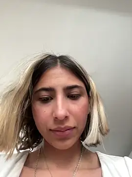 Ameellie online show from November 2025 03:33:01 PM