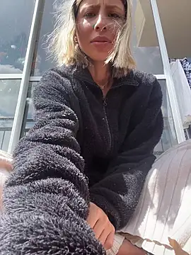 Ameellie online show from December 2025 04:14:02 PM