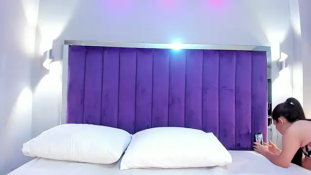 Snapshot of SaraRiley chatting on October 2025 11:10:02 PM SaraRiley online show from October 2025 11:10:02 PM