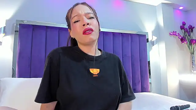 Snapshot of SaraRiley chatting on October 2025 10:58:01 PM SaraRiley online show from October 2025 10:58:01 PM