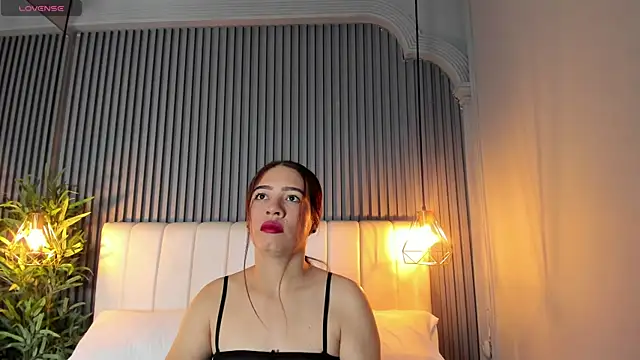 Snapshot of SaraRiley chatting on November 2025 11:04:02 PM SaraRiley online show from November 2025 11:04:02 PM