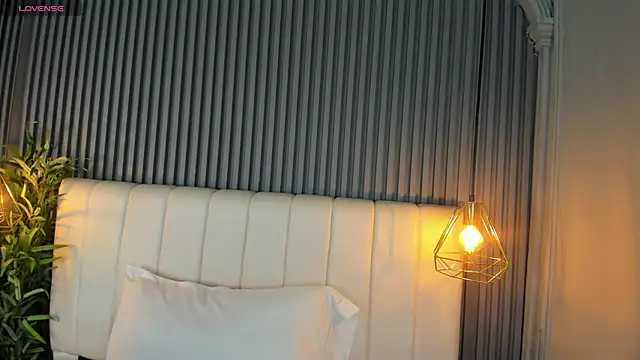 Snapshot of SaraRiley chatting on December 2025 10:48:01 PM SaraRiley online show from December 2025 10:48:01 PM