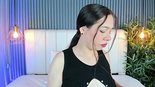 Snapshot of SaraRiley chatting on December 2025 10:52:01 PM SaraRiley online show from December 2025 10:52:01 PM