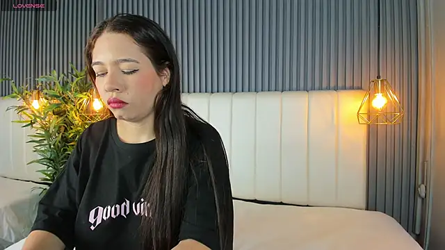 Snapshot of SaraRiley chatting on December 2025 10:40:02 PM SaraRiley online show from December 2025 10:40:02 PM