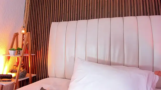 Snapshot of SaraRiley chatting on February 2026 11:03:02 PM SaraRiley online show from February 2026 11:03:02 PM