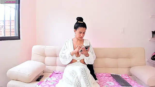 Snapshot of Alaia_Ferrer_ chatting on March 2025 06:30:01 PM Alaia Ferrer online show from March 2025 06:30:01 PM