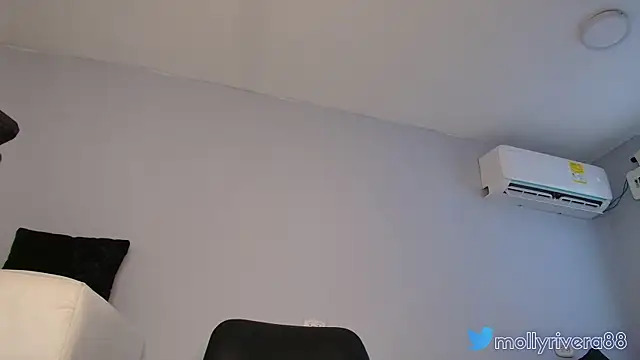 mollyrivera online show from September 2025 09:47:02 PM