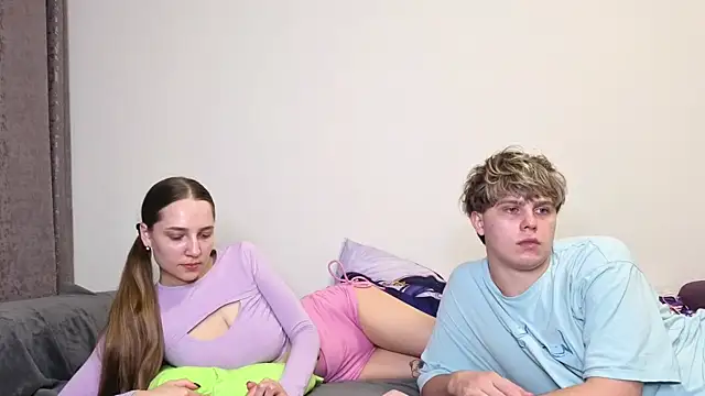 Emily and Ilumi online show from October 2025 06:16:02 PM