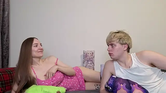 Emily and Ilumi online show from March 2026 04:54:01 PM