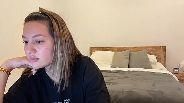 Snapshot of Nelly_Fischer chatting on September 2025 01:05:02 AM Nelly Fischer online show from September 2025 01:05:02 AM