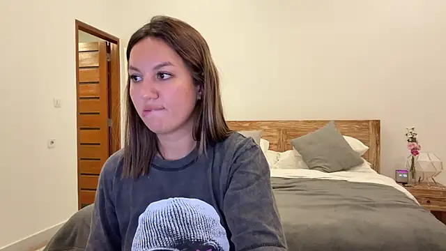 Nelly Fischer online show from September 2025 02:11:02 PM