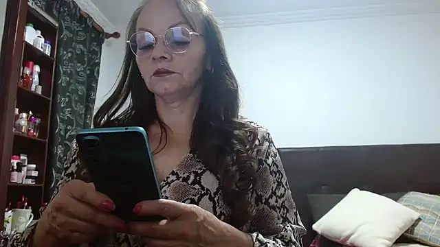 asleycavta online show from October 2025 10:26:02 PM