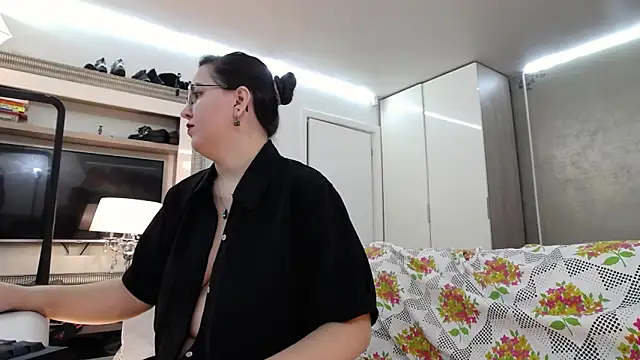 ILoveToFeelU online show from November 2025 04:29:02 PM