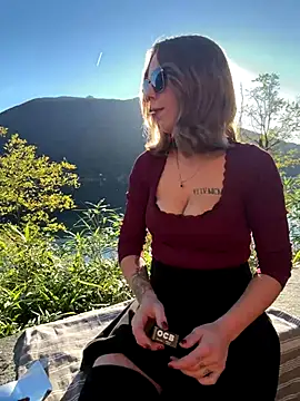 Snapshot of Mia_Railey chatting on November 2025 02:28:01 PM Mia Railey online show from November 2025 02:28:01 PM