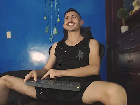 HomeAloneK online show from November 2025 07:49:02 PM