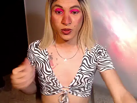 Snapshot of HugeDanex chatting on November 2025 03:34:01 AM HugeDanex online show from November 2025 03:34:01 AM