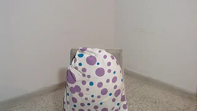 Snapshot of HugeDanex chatting on November 2025 06:05:02 AM HugeDanex online show from November 2025 06:05:02 AM