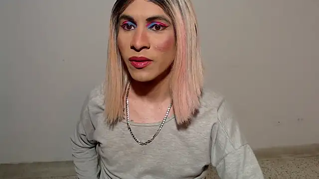 Snapshot of HugeDanex chatting on December 2025 04:42:02 AM HugeDanex online show from December 2025 04:42:02 AM