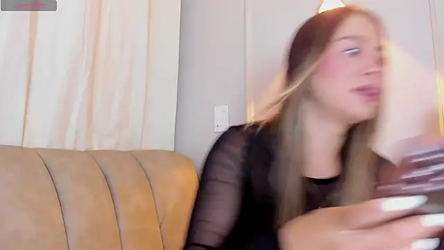 Snapshot of Lia_walton chatting on January 2025 12:05:01 PM Lia walton online show from January 2025 12:05:01 PM