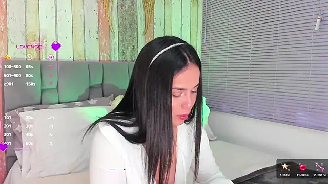 Snapshot of Gigi-bom chatting on February 2025 10:04:02 PM Gigi-bom online show from February 2025 10:04:02 PM