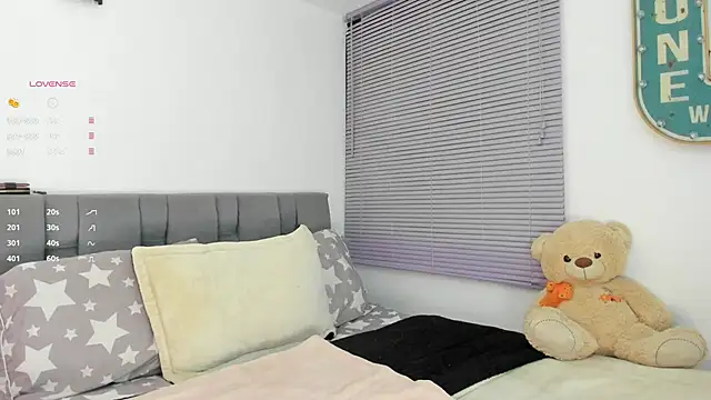 Snapshot of Gigi-bom chatting on September 2025 12:33:01 AM Gigi-bom online show from September 2025 12:33:01 AM