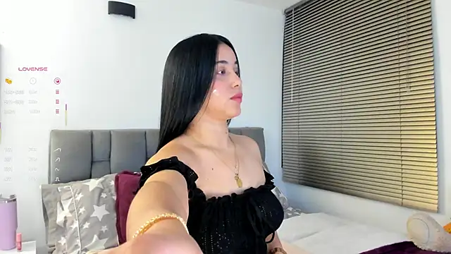 Snapshot of Gigi-bom chatting on February 2026 12:06:01 AM Gigi-bom online show from February 2026 12:06:01 AM