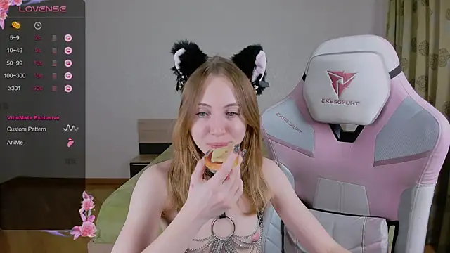 Snapshot of Cowell_Adelina chatting on March 2025 12:48:02 PM Cowell Adelina online show from March 2025 12:48:02 PM