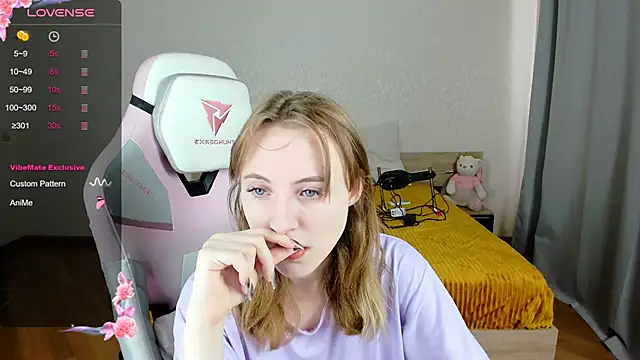 Snapshot of Cowell_Adelina chatting on March 2025 06:37:01 AM Cowell Adelina online show from March 2025 06:37:01 AM