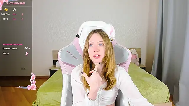 Snapshot of Cowell_Adelina chatting on October 2025 09:32:01 AM Cowell Adelina online show from October 2025 09:32:01 AM