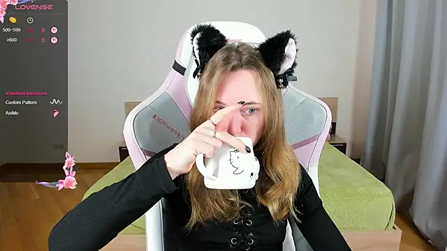 Snapshot of Cowell_Adelina chatting on October 2025 10:12:01 AM Cowell Adelina online show from October 2025 10:12:01 AM