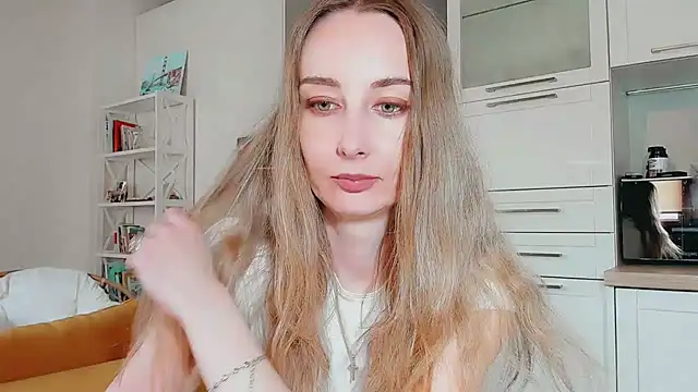 Maiami000 online show from April 2026 02:23:01 PM