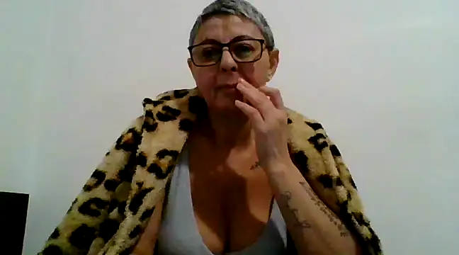 Snapshot of roseblak42 chatting on February 2025 06:01:02 PM roseblak42 online show from February 2025 06:01:02 PM