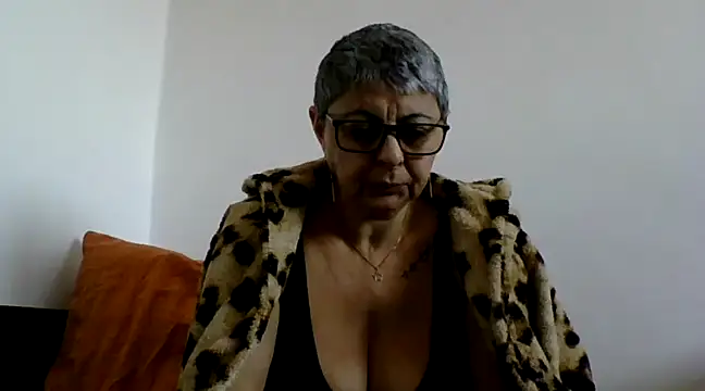 Snapshot of roseblak42 chatting on March 2025 10:55:01 AM roseblak42 online show from March 2025 10:55:01 AM