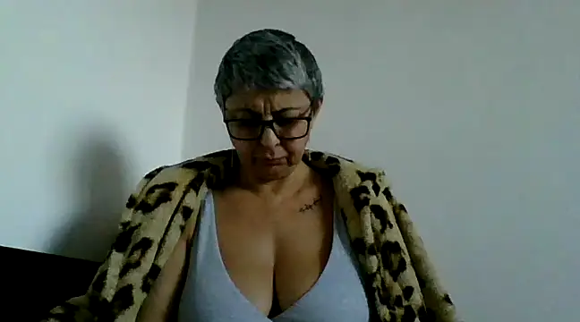 Snapshot of roseblak42 chatting on March 2025 03:27:02 PM roseblak42 online show from March 2025 03:27:02 PM
