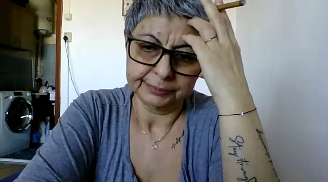 Snapshot of roseblak42 chatting on March 2025 02:21:02 PM roseblak42 online show from March 2025 02:21:02 PM