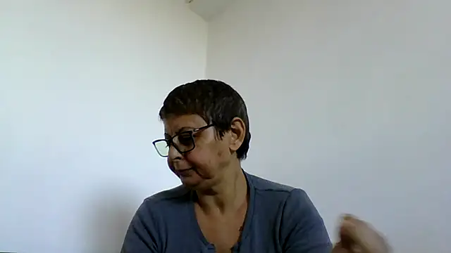 Snapshot of roseblak42 chatting on October 2025 09:32:01 AM roseblak42 online show from October 2025 09:32:01 AM
