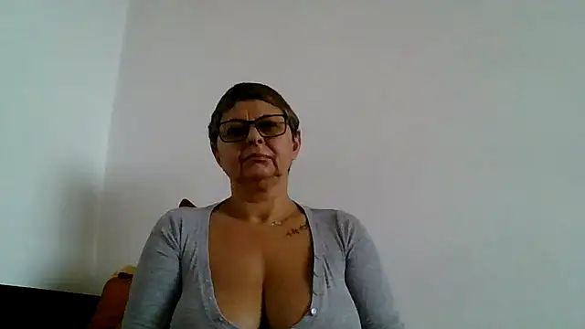 roseblak42 online show from October 2025 12:23:01 PM