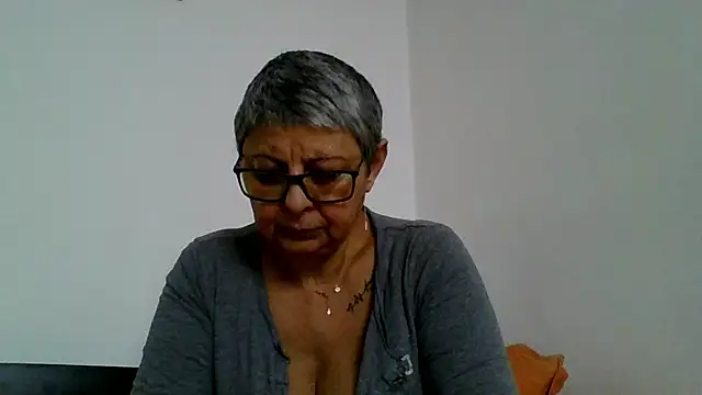 roseblak42 online show from January 2026 11:45:02 AM