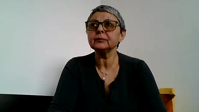 roseblak42 online show from January 2026 11:15:01 AM