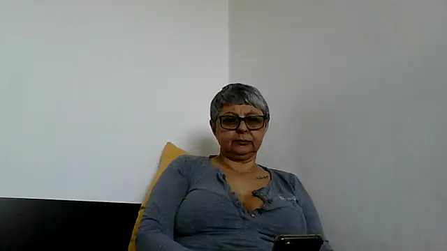 roseblak42 online show from March 2026 10:07:02 AM