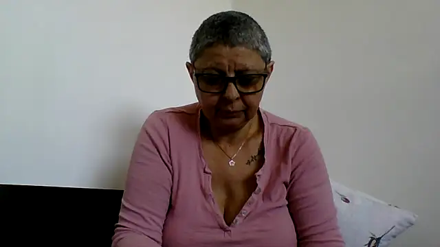 roseblak42 online show from April 2026 12:06:02 PM